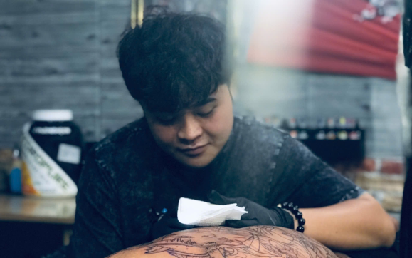 Đào tạo học viên giá ưu đãi Bình Phước – Học nghề xăm chuyên nghiệp tại Quang Louis Tattoo